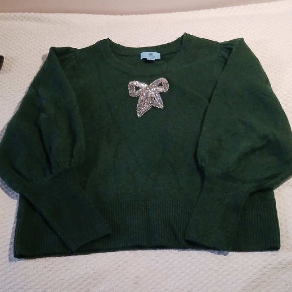 Gorgeous! CeCe Forest Green Sweater with Embellished Bow - Picture 4 of 10